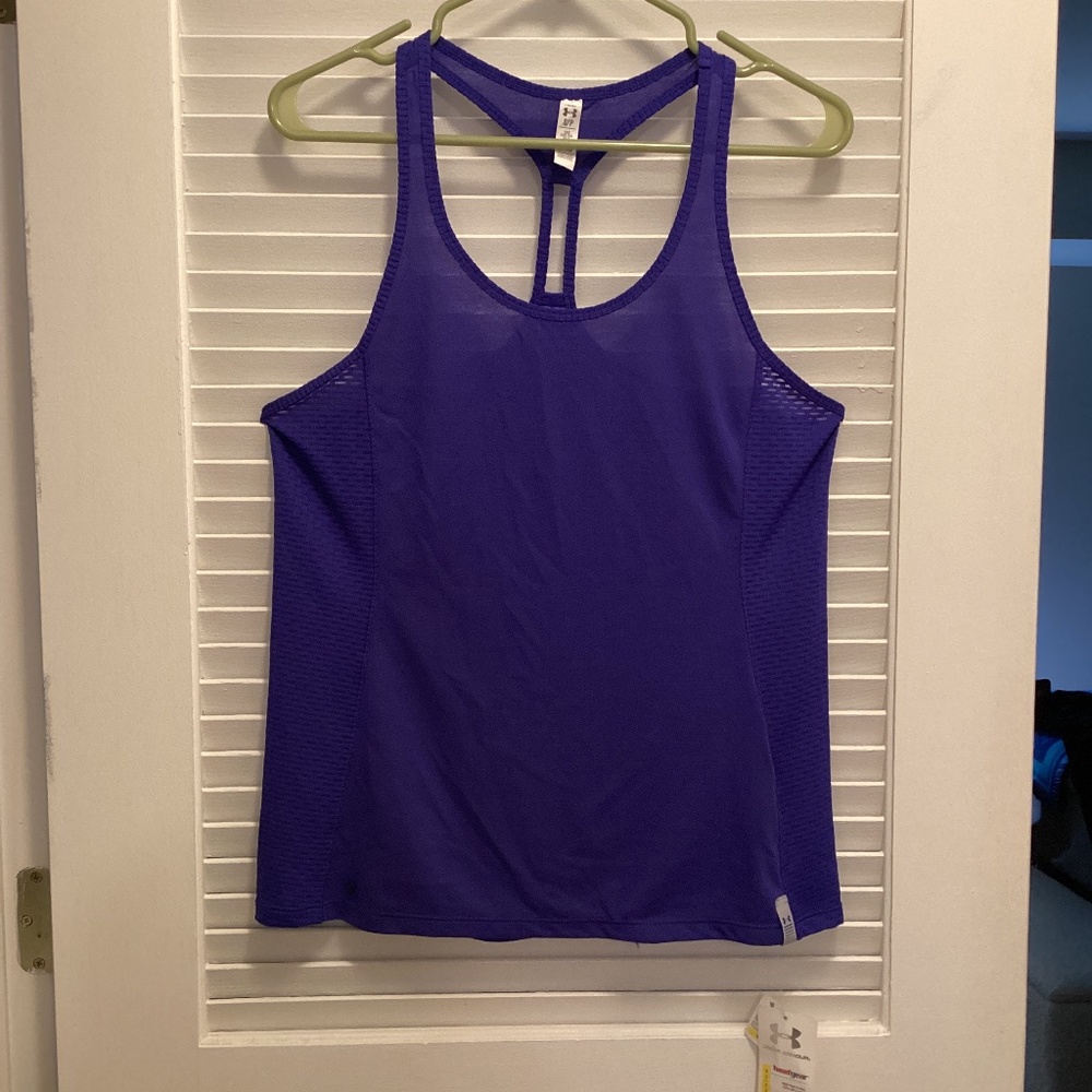Under Armour top